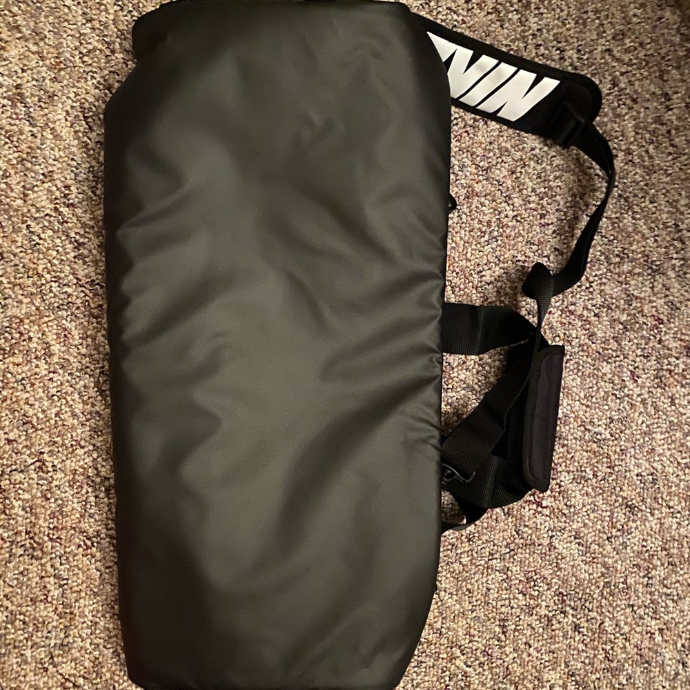 *SOLD*Nike Brasilia Duffel Bag - Picture 2 of 2